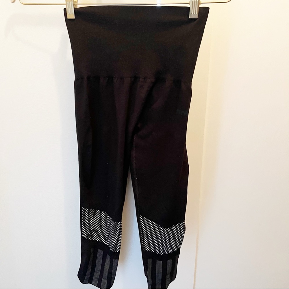 Ivy Park Capri Leggings - Picture 2 of 4